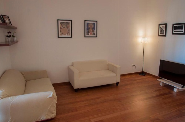 Manzoni House image 23